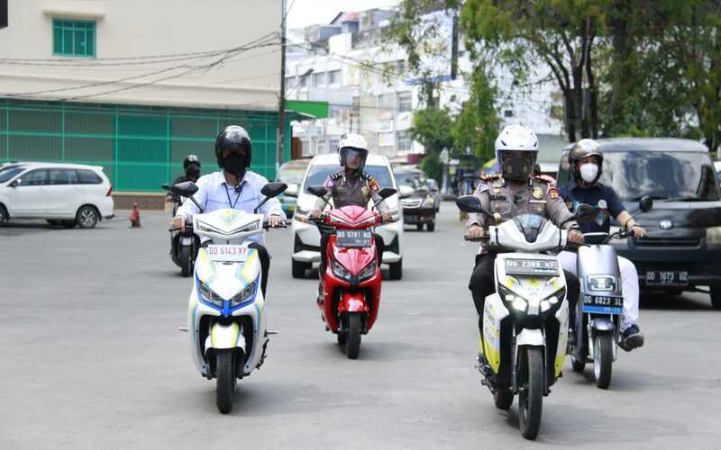  Dorong Ekosistem EV, Kepolisian Makassar Jajal Motor Listrik 