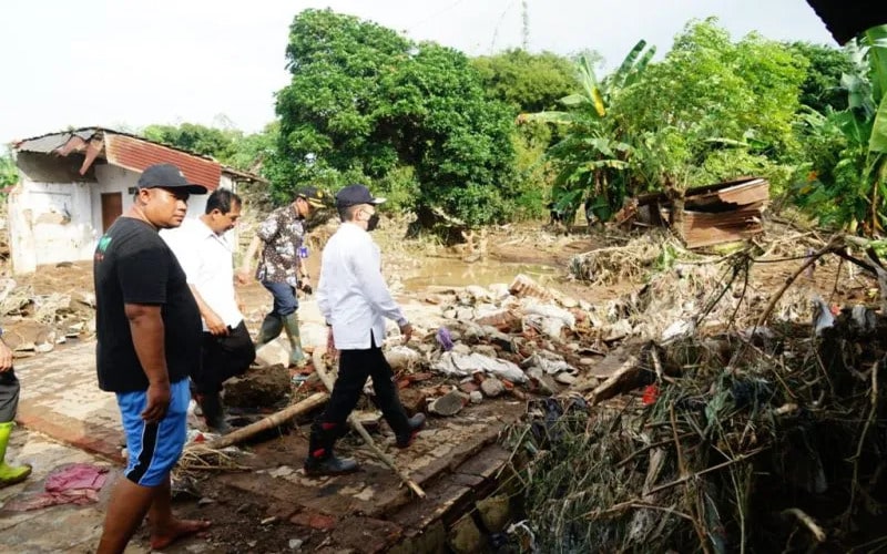  Banjir Menghanyutkan Puluhan Rumah di Pati