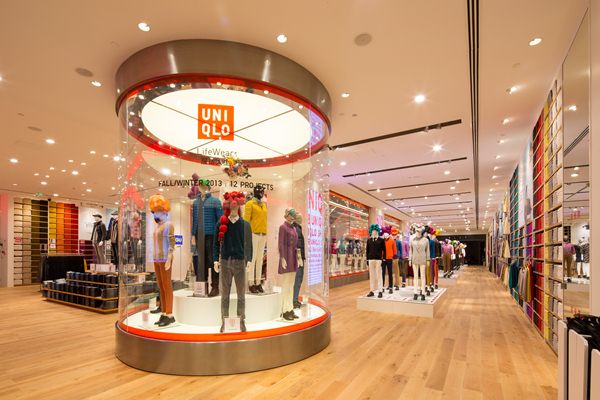  Saham Produsen Uniqlo Melejit Setelah Cetak Rekor Laba