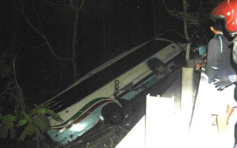 Bus Pembawa Rombongan Pendaki Kecelakaan di Magelang, 25 Orang Terluka
