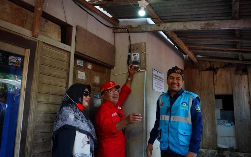  4 Kampung Terpencil di Cianjur Kini Bisa Nikmati Aliran Listrik