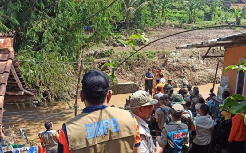Datangi Lokasi Banjir Bandang Garut, Kepala BNPB Pastikan Kebutuhan Dasar Warga Terpenuhi