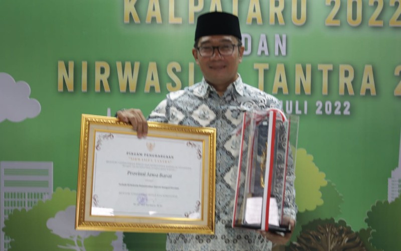  Ridwan Kamil Terima Penghargaan Nirwasita Tantra 