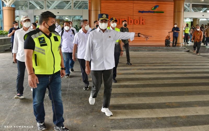 Menteri Perhubungan Budi Karya Sumadi meninjau Bandara Lombok untuk memastikan gelaran MotoGP Mandalika yang berlangsung 18-20 Maret 2022/Antara