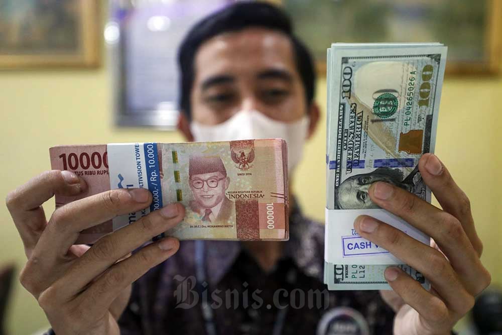  Rupiah Ditutup Melemah Rp14.989 per Dolar AS, Ini Penyebabnya!