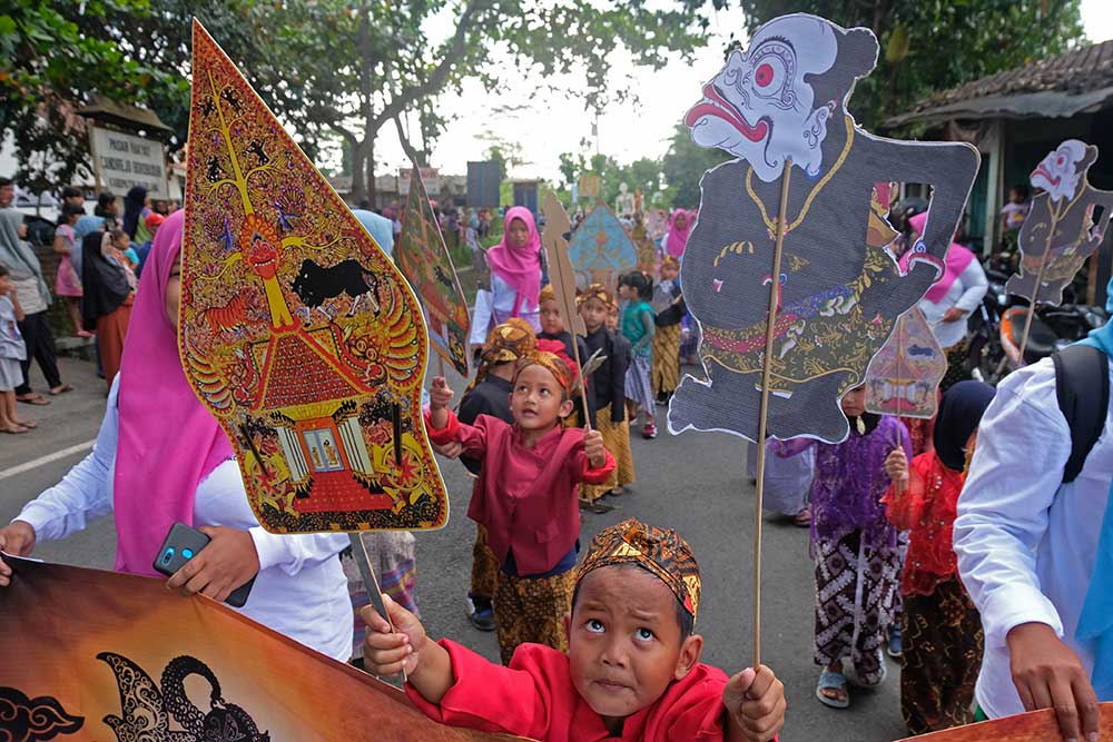  Kirab Festival Tresna Wayang Dolanan di Borobudur