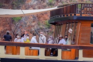  Cerita Sandiaga saat Naik Pinisi Bareng Jokowi di Pulau Komodo