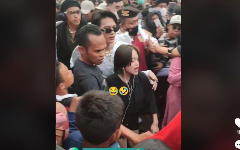  Viral! Ini Video Jeje Slebew Ngamuk di Tengah Kerumunan Citayam Fashion Week