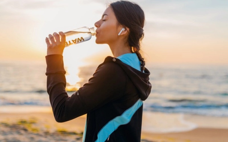  Benarkah Minum Air Putih Bisa Cegah Stroke dan Sakit Jantung?