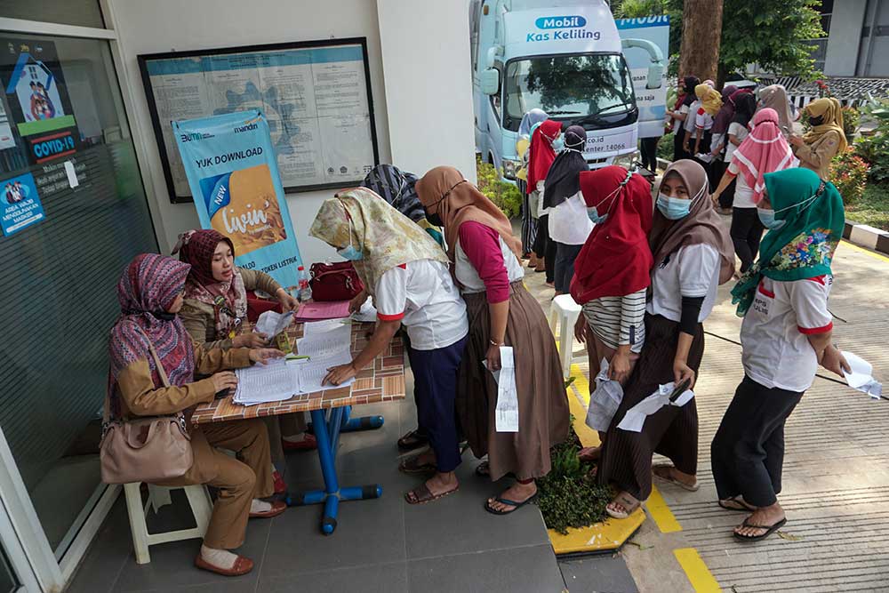  Dinsos Kabupaten Batang Bagikan BLT Kepada Pekerja Pabrik Rokok Senilai Rp300.000 Per Bulan