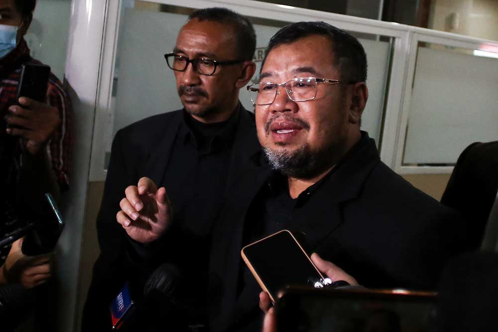 Mantan Presiden Aksi Cepat Tanggap (ACT) Ahyudin menjawab pertanyaan wartawan usai menjalani pemeriksaan di Bareskrim Mabes Polri, Jakarta, Senin (11/7/2022). ANTARA FOTO/Rivan Awal Lingga