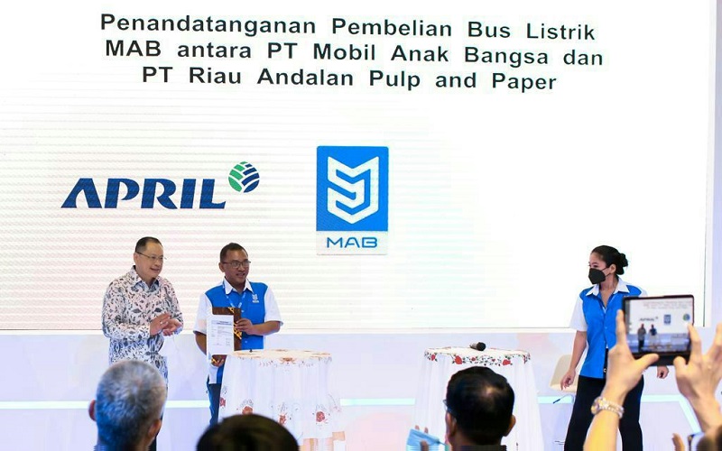  Cara APRIL Group Dukung Pengurangan Emisi Karbon Lewat Bus Listrik