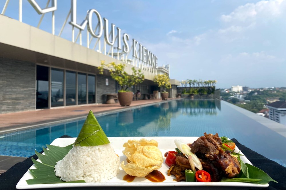  Menikmati Tom Yam dan Iga Gongso di Louis Kienne Hotel Simpang Lima