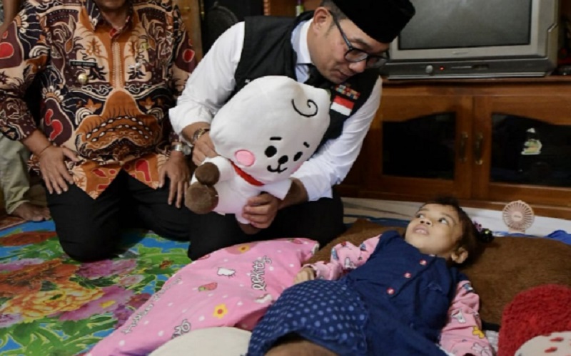  Ridwan Kamil Beri Bantuan untuk Tazkiatul yang Didiagnosa Tumor Kaki