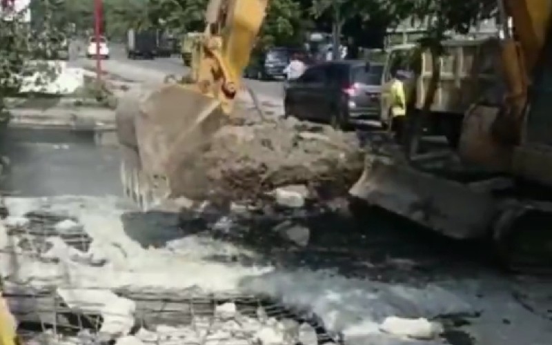  Picu Banjir, Dinas PUPR Pekanbaru Bongkar Jembatan Beton