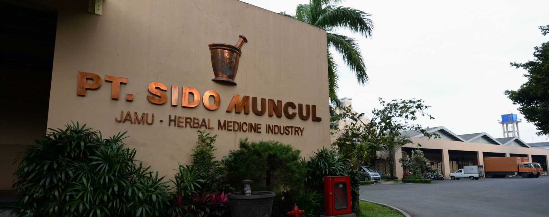 Pabrik PT Industri Jamu dan Farmasi Sido Muncul Tbk. (SIDO) di Semarang, Jawa Tengah, Senin, (10/2/2014). Bloomberg - Dimas Ardian