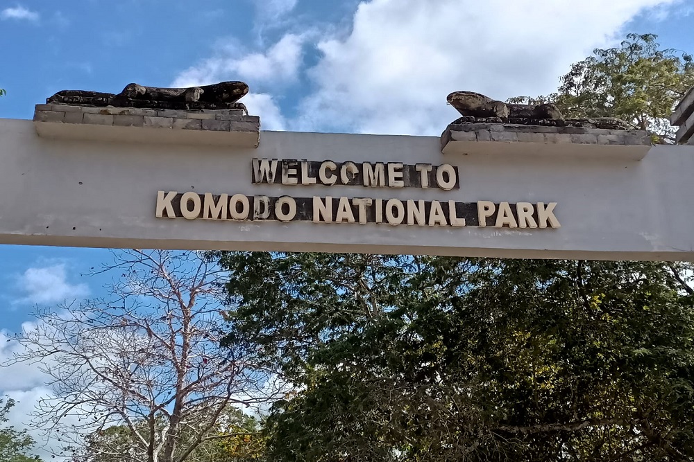 Pintu gerbang Taman Nasional Komodo di Pulau Komodo, Nusa Tenggara Timur (NTT). Bisnis-Ni Luh Anggela