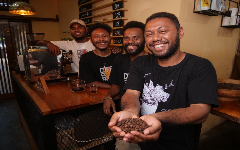  Yafeth Wetipo, Mantan Dosen Pemilik Kopi Asal Papua Highland Coffee Roastery