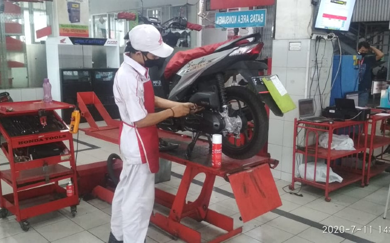  INDUSTRI OTOMOTIF : Momentum Kebut Ekspor Motor