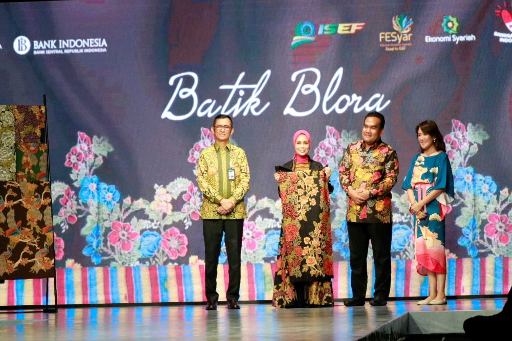  BI Jateng Perkenalkan Batik Blora di Semarang Fashion Trend 2022