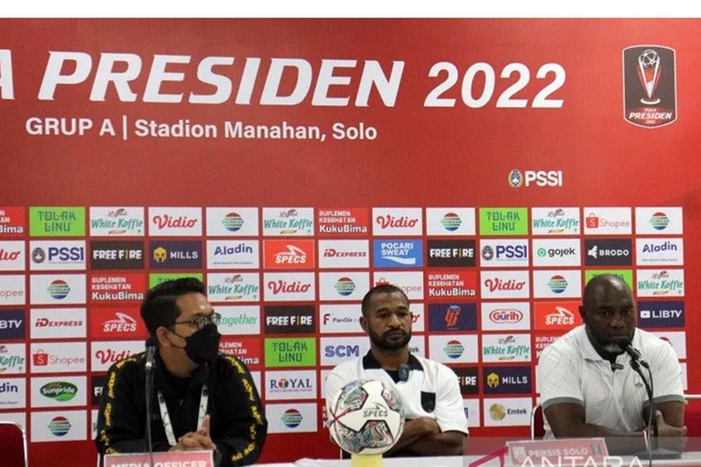 Pelatih Persis Jacksen F Tiago melakukan jumpa pers jelang laga lawan Dewa United dalam lanjutan Piala Presiden 2022/Antara