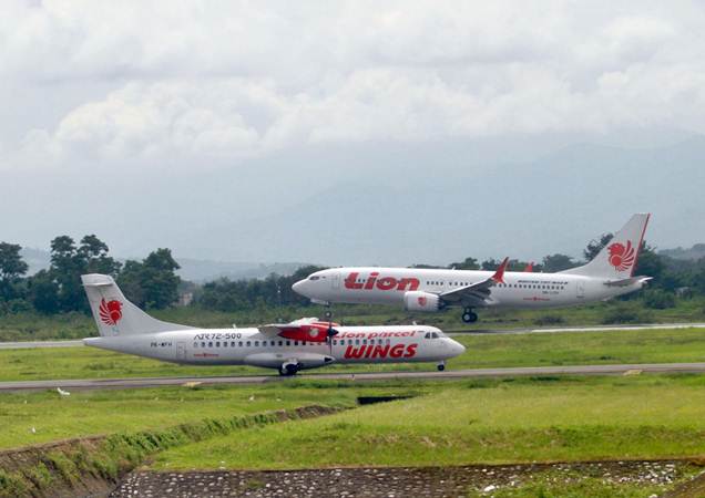 Aktivitas penerbangan pesawat udara di Sultan Hasanuddin International Airport Makassar (SHIAM), Sulawesi Selatan, Senin (18/2/2019)./Bisnis-Paulus Tandi Bone