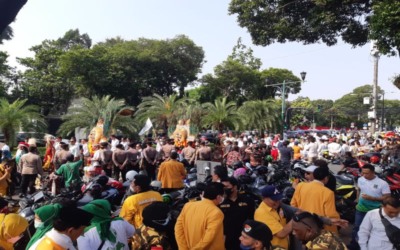  Massa Gerindra, PKB, dan Hanura Bertemu, Lalin di Depan KPU Macet!