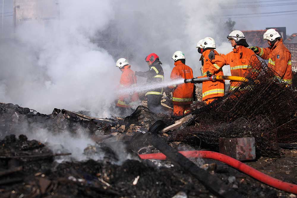  Tempat Usaha Pengepulan Barang Bekas di Surabaya Habis Terbakar