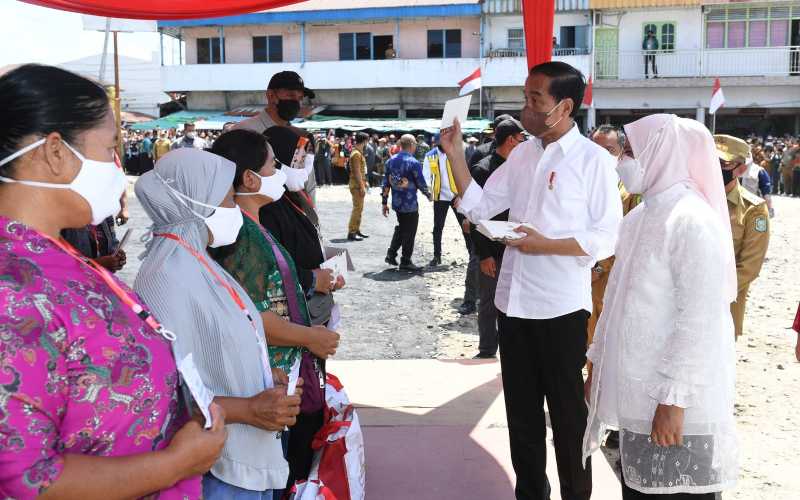  Jokowi Minta Masyarakat Tak Gunakan BLT untuk Beli Handphone dan Pulsa