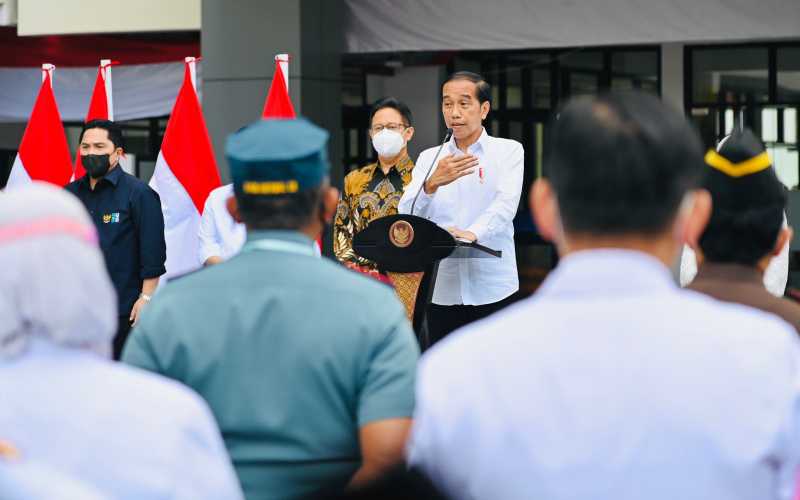 Jokowi mengaku sedih jika ada warganya yang sakit tetapi memilih berobat ke luar negeri. Untuk itu, perbaikan sistem kesehatan nasional harus segera dibenahi. Jokowi meresmikan Tower A dan B RSUD dr. Soedarso di Kota Pontianak, Provinsi Kalimantan Barat, Selasa (9/8/2022) / Setpres - Laily Rachev