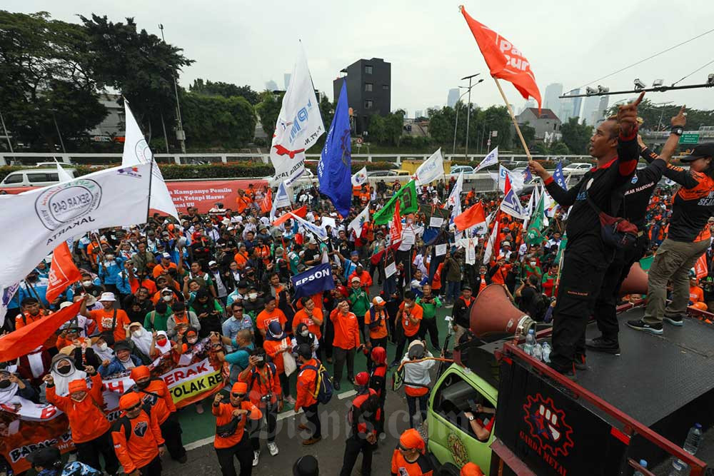Ilustrasi aksi demo di depan gedung Perwakilan Rakyat (DPR)/Bisnis-Suselo Jati
