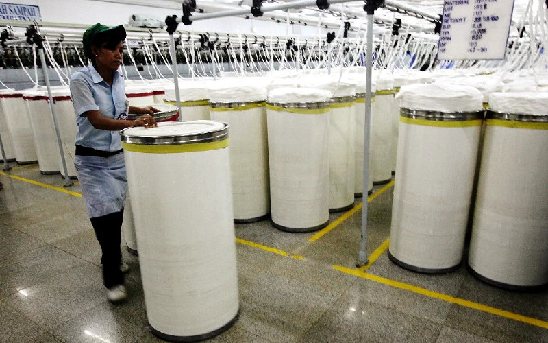 Pabrik serat rayon. Produksi serat rayon Indonesia pada 2019 menembus level 700.00 ton, tapi konsumsi rayon baru mencapai 419.784 atau 25 persen dari total konsumsi serat 2019. /Bloomberg