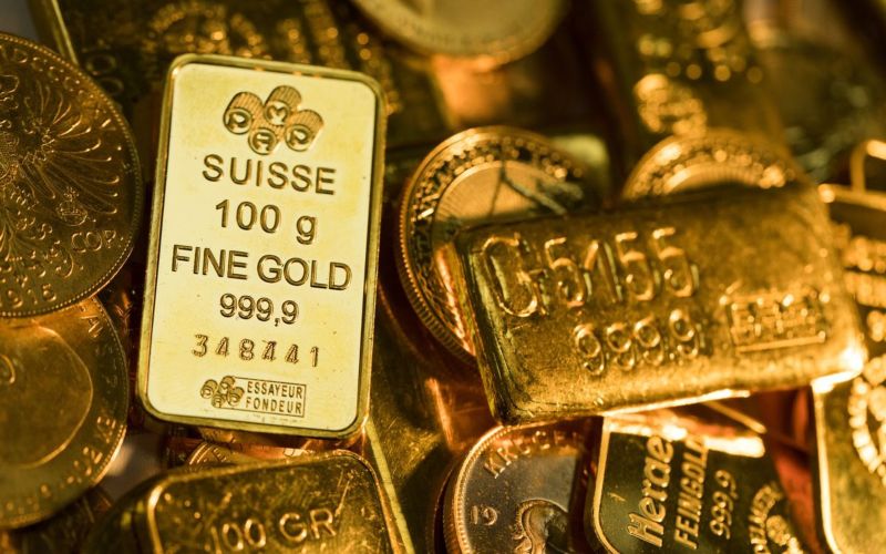 Harga emas memperpanjang keuntungan di atas level psikologis US$1.800 seiring dengan melandainya data inflasi yang menekan dolar AS. /Bloomberg