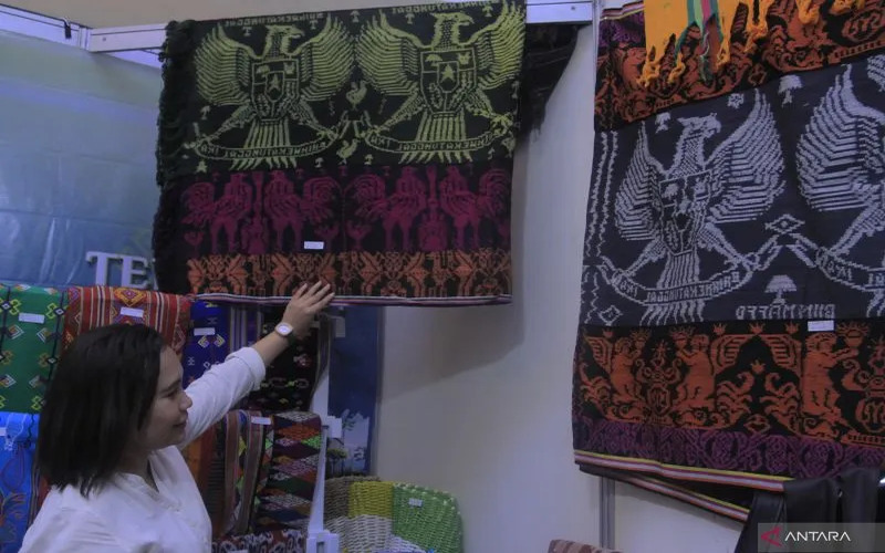  Festival Tenun Eksotik di NTT Bidik Keuntungan Rp1,6 Miliar