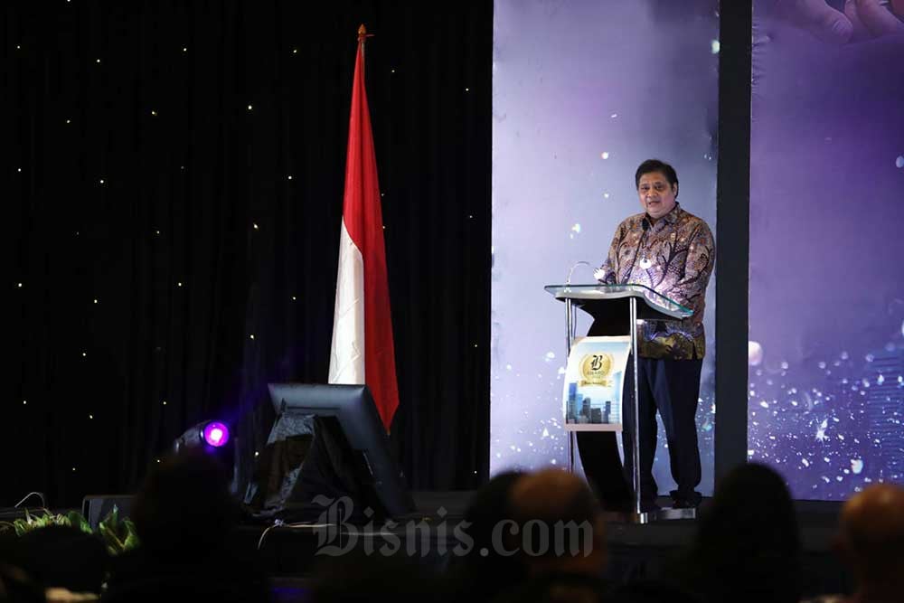 Menteri Koordinator Bidang Perekonomian Airlangga Hartarto memberikan paparan saat acara Bisnis Indonesia Award (BIA) 2022 di Jakarta, Senin (15/8/2022). Bisnis/Arief Hermawan P