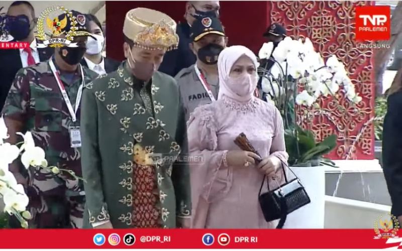 Presiden Jokowi menggunakan baju adat Bangka Belitung Paksian./tangkapan layar