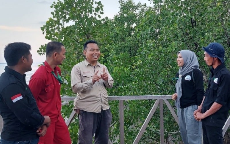  JELAJAH MIGAS RIAU: Antisipasi Abrasi, ITA Dukung Generasi Muda Merbau Kelola Konservasi Mangrove