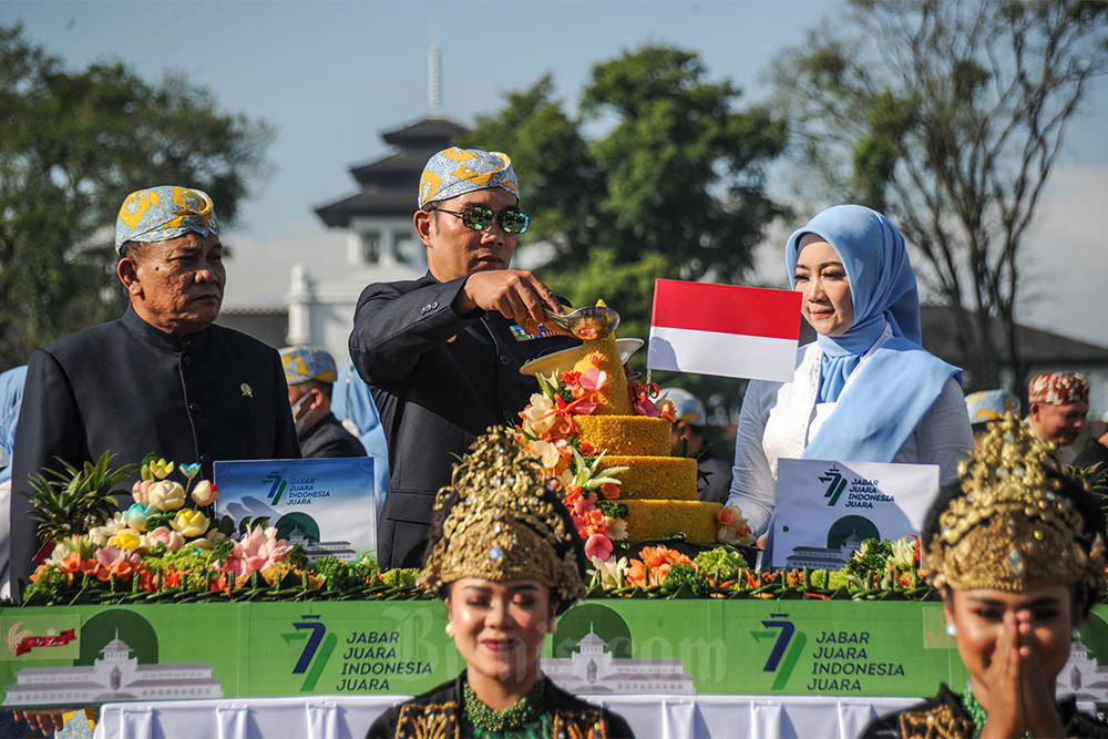  Pawai Budaya HUT Jawa Barat