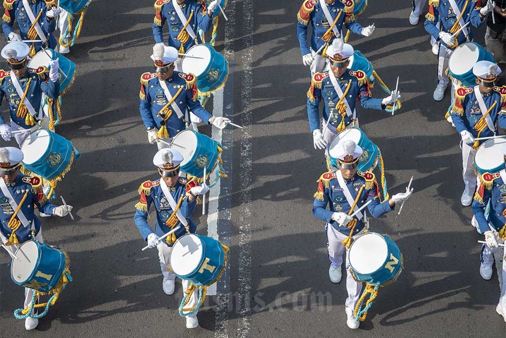  Kirab Drumband Akademi TNI