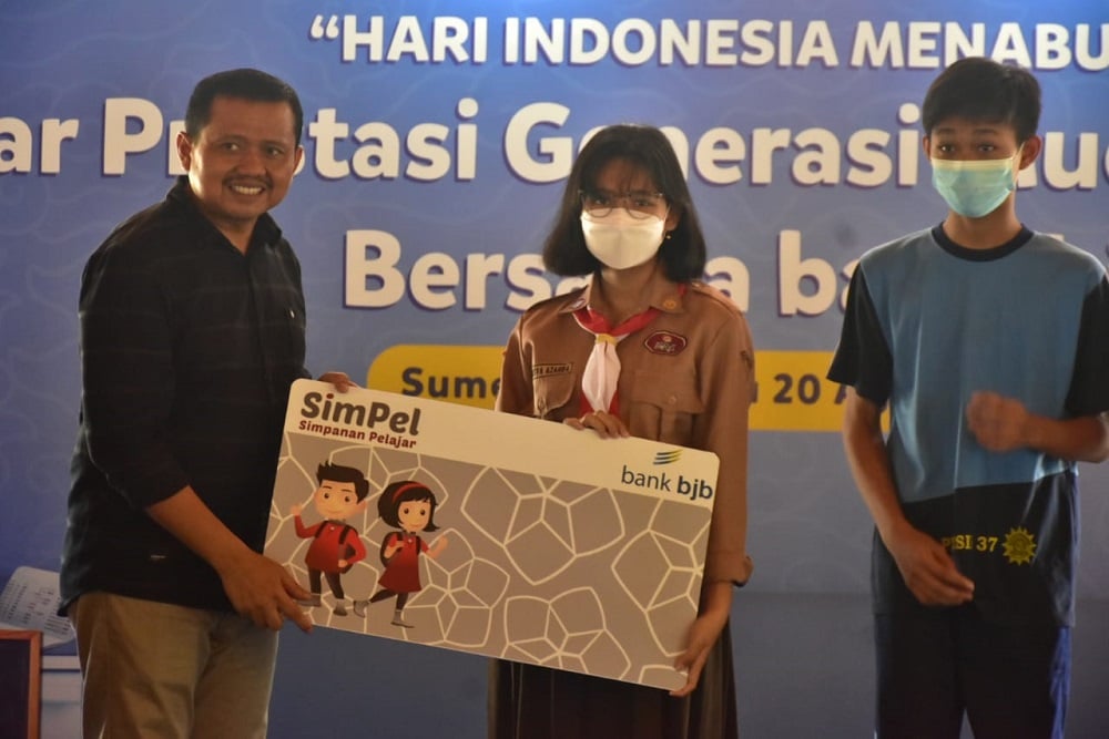  Tingkatkan Literasi Keuangan Pelajar, Bupati Dony Launching 10.000 Tabungan SimPel