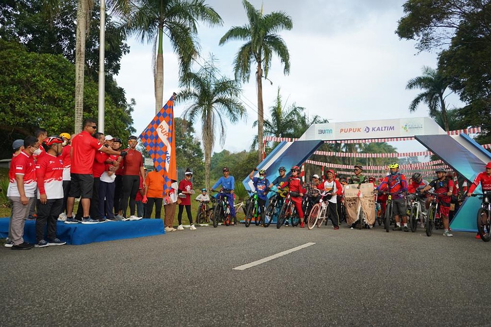  Gowes Ceria Bersama PKT, Ratusan Peserta Adu Kreatif Sepeda Hias hingga Kostum Unik