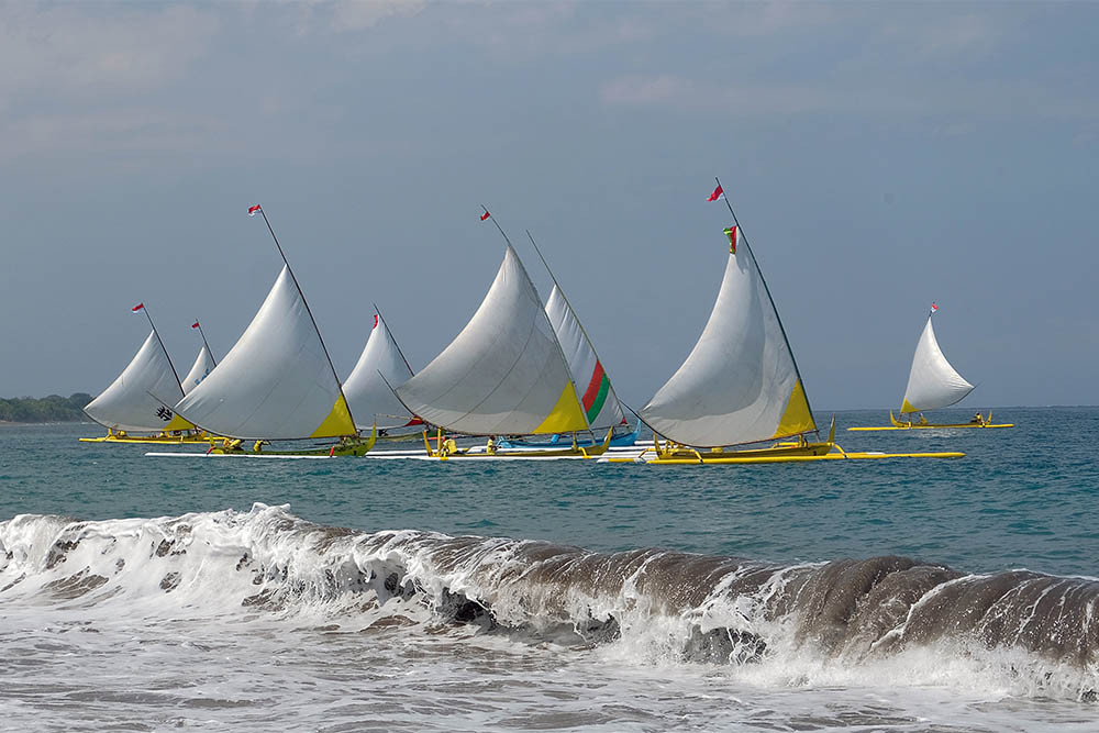  Lomba Perahu Layar Selat Bali