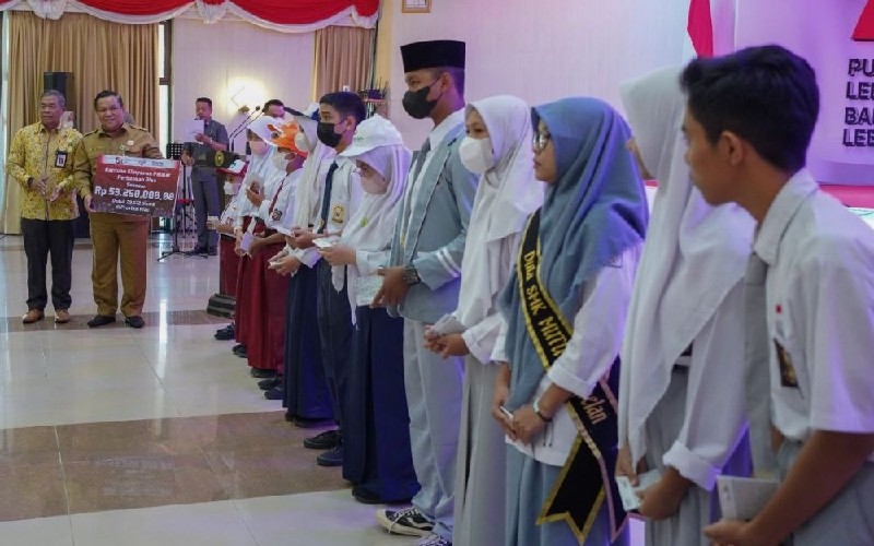  OJK Pacu Inklusi Keuangan, Kini 57,22 Persen Pelajar Riau Sudah Punya Rekening