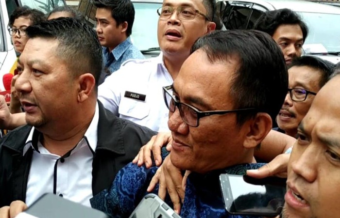 Politisi Partai Demokrat Andi Arief saat mendatangi kantor Badan Narkotika Nasional pada Rabu (3/6/2019)./Bisnis-Sholahudin Al Ayubi