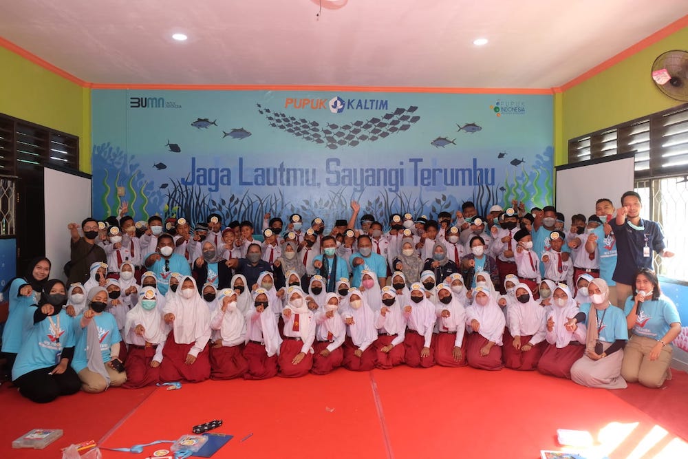  Employee Volunteering Program, Pupuk Kaltim Gelar Edukasi Konservasi Terumbu Karang bagi Pelajar Bontang