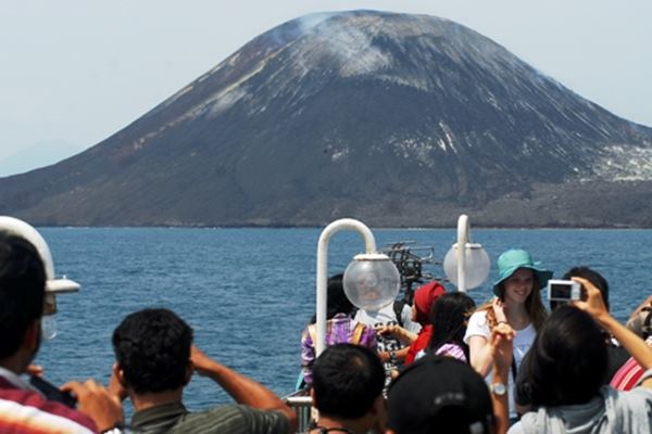 Sejarah 26 Agustus, Krakatau Meletus, 36 Ribu Orang Meninggal, Bumi Gelap