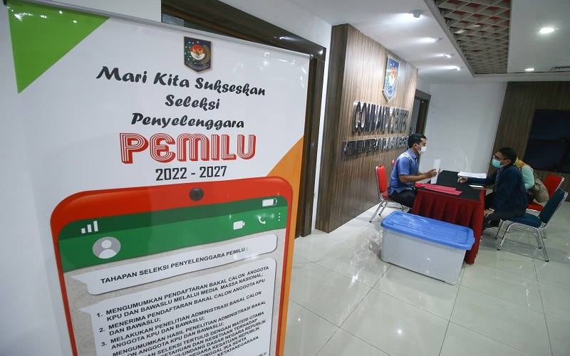  Bawaslu Bacakan Putusan Laporan 4 Parpol Soal Dugaan Pelanggaran KPU