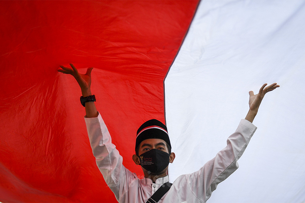  Bendera Merah Putih Sepanjang 1.700 Meter Membentang Dari Monas Hingga Bundaran HI