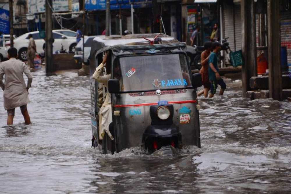  Banjir Pakistan Tewaskan 1.000 Orang, Bantuan Kemanusiaan Dibutuhkan!