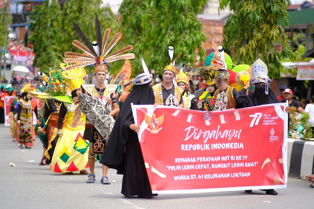  Rayakan HUT RI Bersama Masyarakat, Pupuk Kaltim Gelar Pawai Kemerdekaan di Loktuan